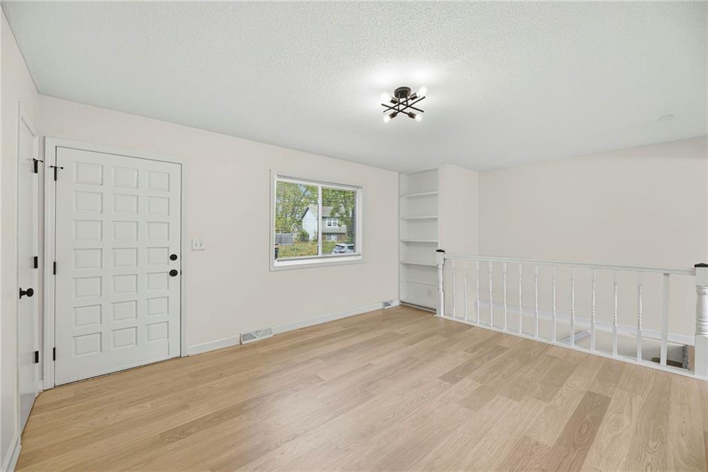 1025 W Fairwood Lane