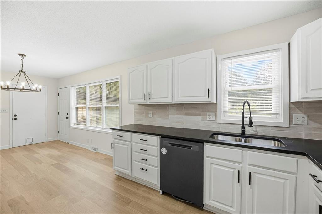 1025 W Fairwood Lane