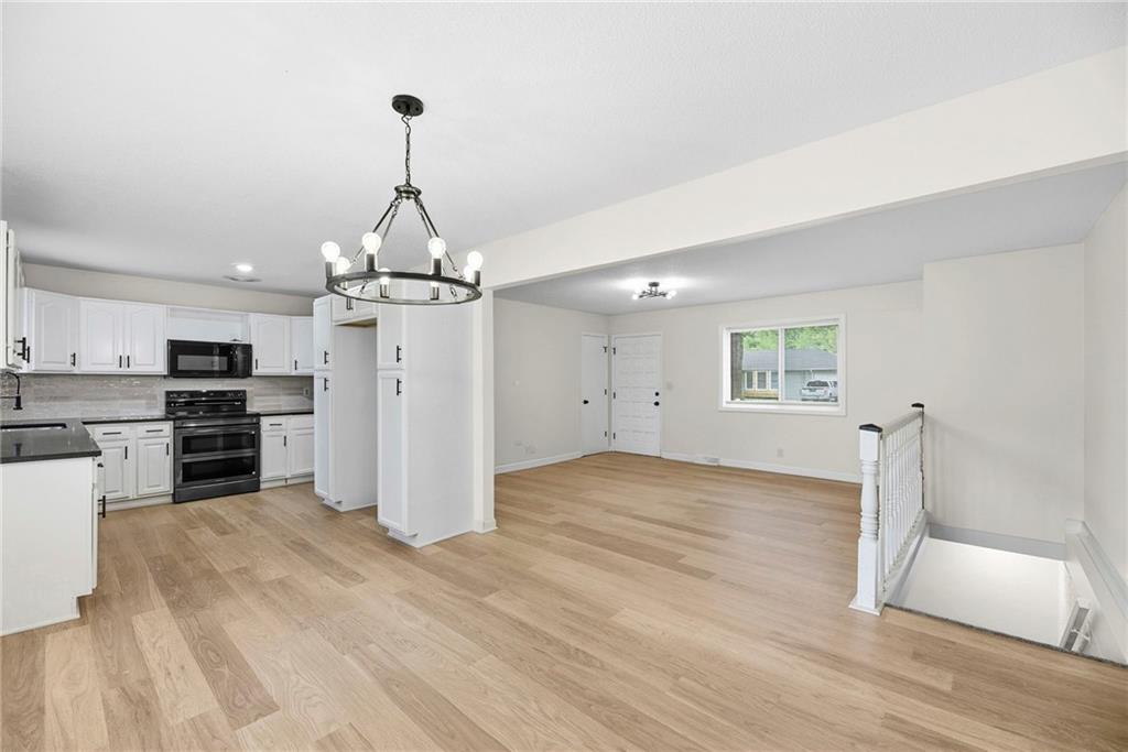 1025 W Fairwood Lane