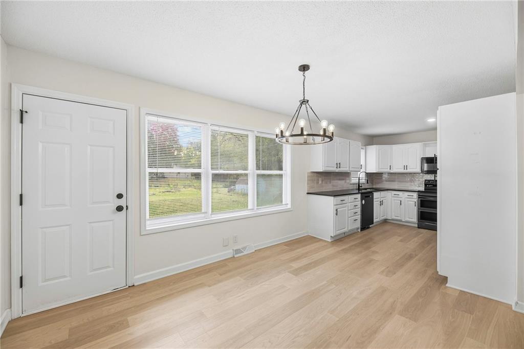 1025 W Fairwood Lane