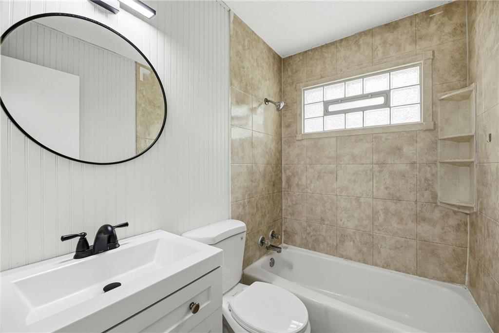 1025 W Fairwood Lane