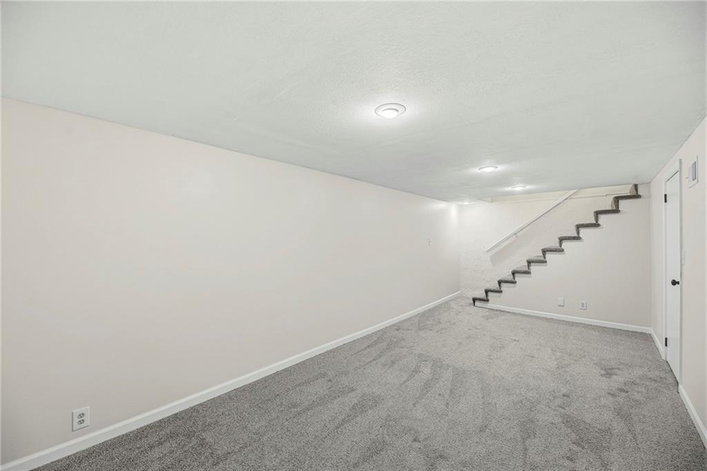 1025 W Fairwood Lane