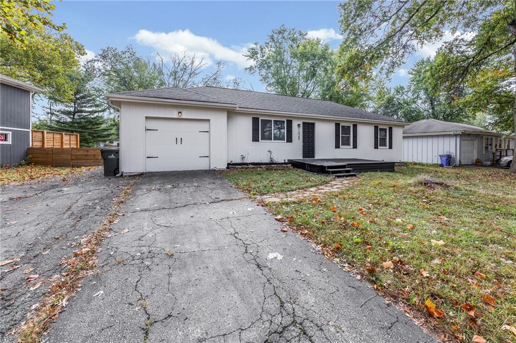 1025 W Fairwood Lane