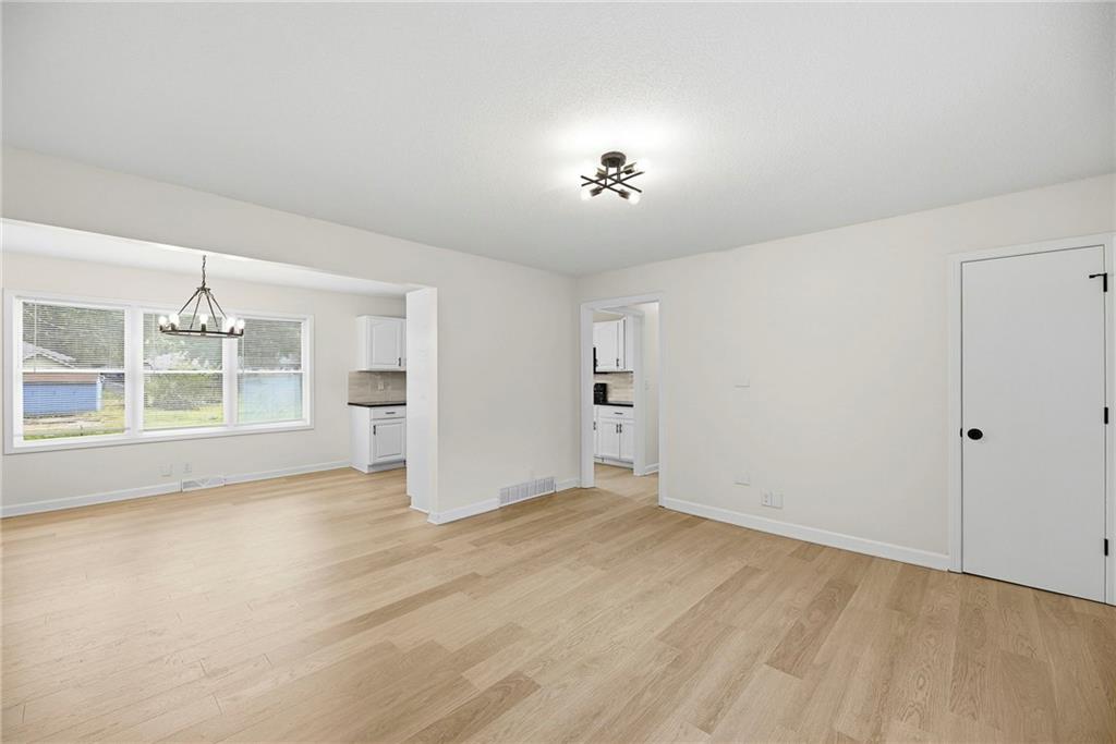 1025 W Fairwood Lane