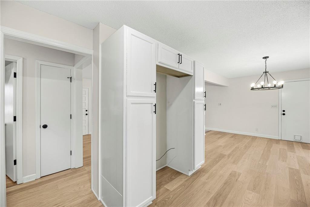 1025 W Fairwood Lane