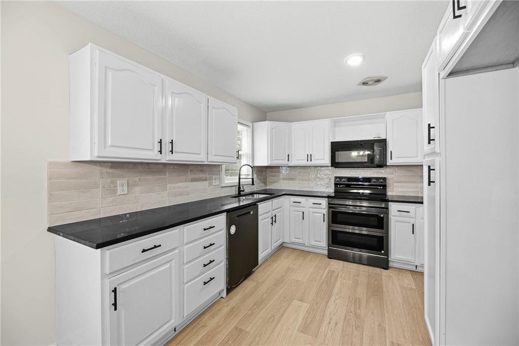 1025 W Fairwood Lane