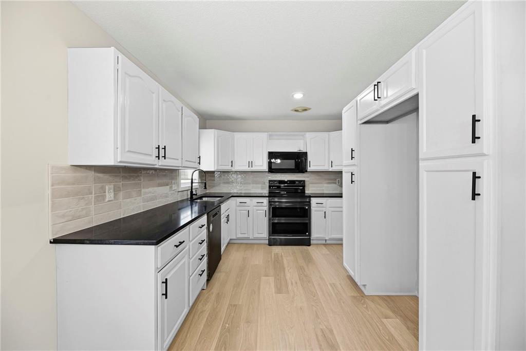 1025 W Fairwood Lane