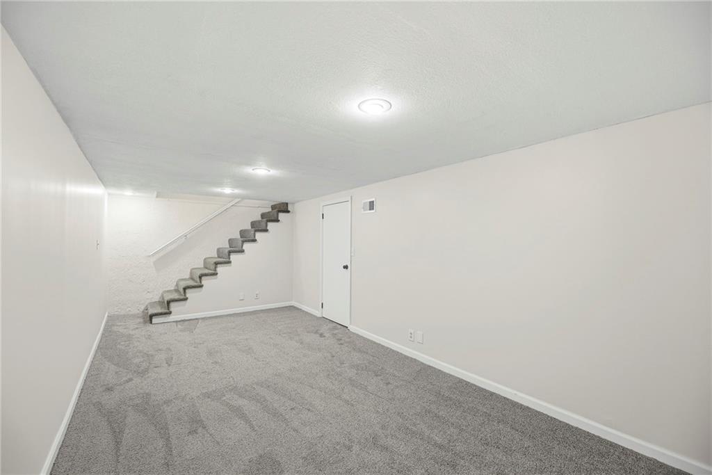 1025 W Fairwood Lane