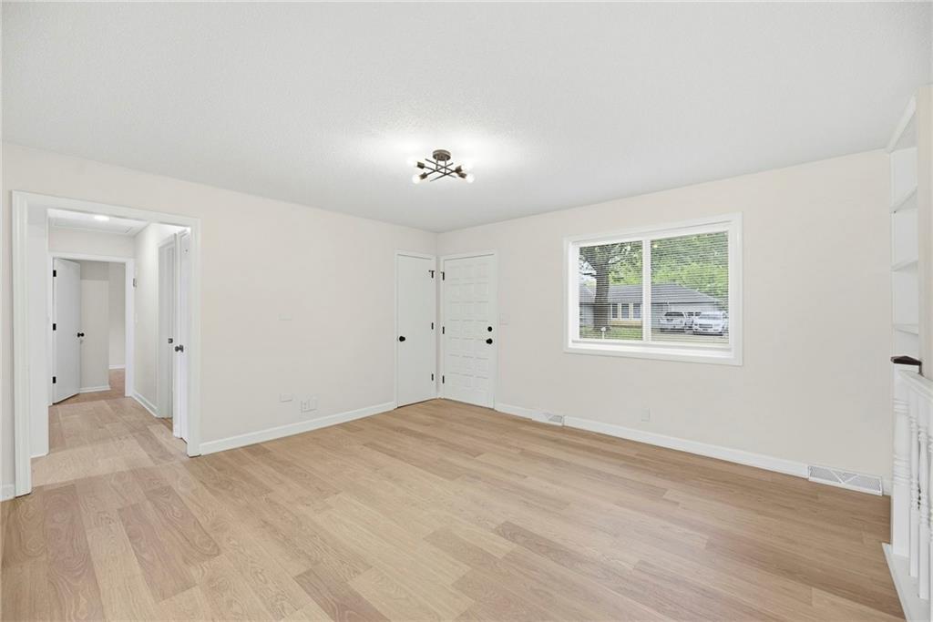 1025 W Fairwood Lane