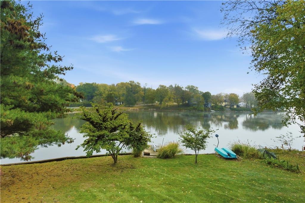 6817 LAKESHORE Drive