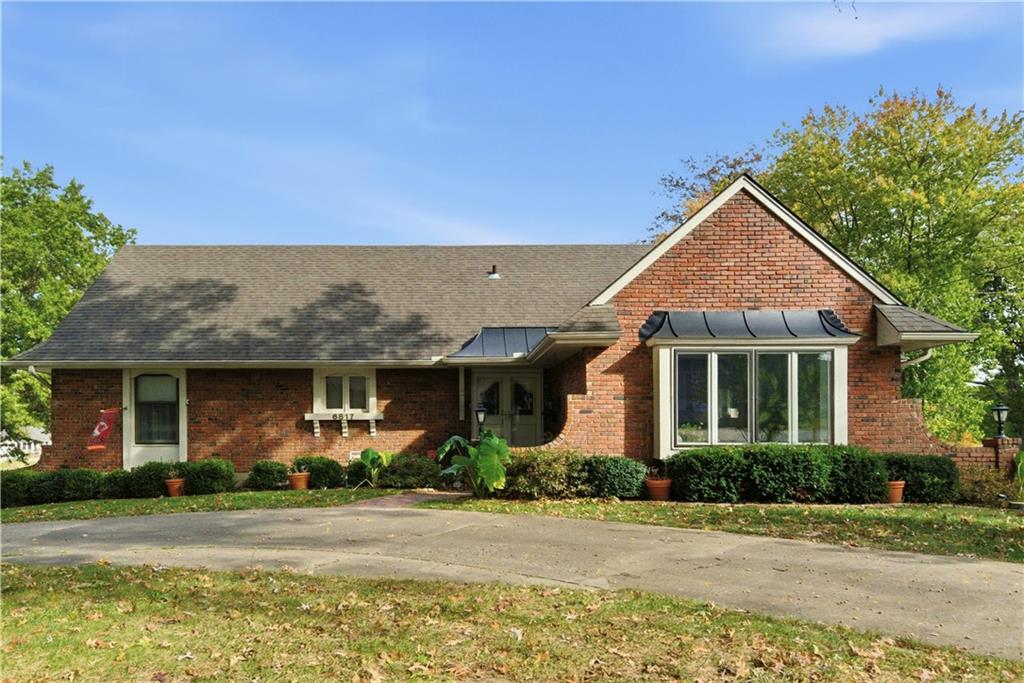 6817 LAKESHORE Drive