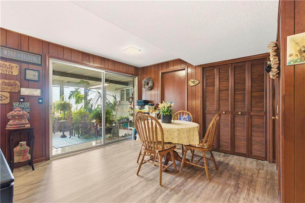 6817 LAKESHORE Drive