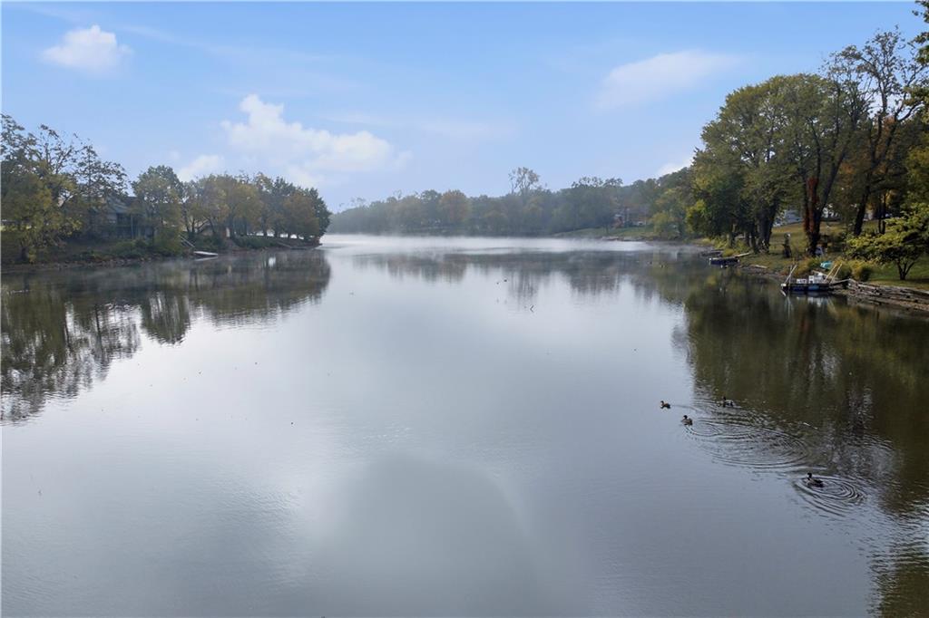 6817 LAKESHORE Drive