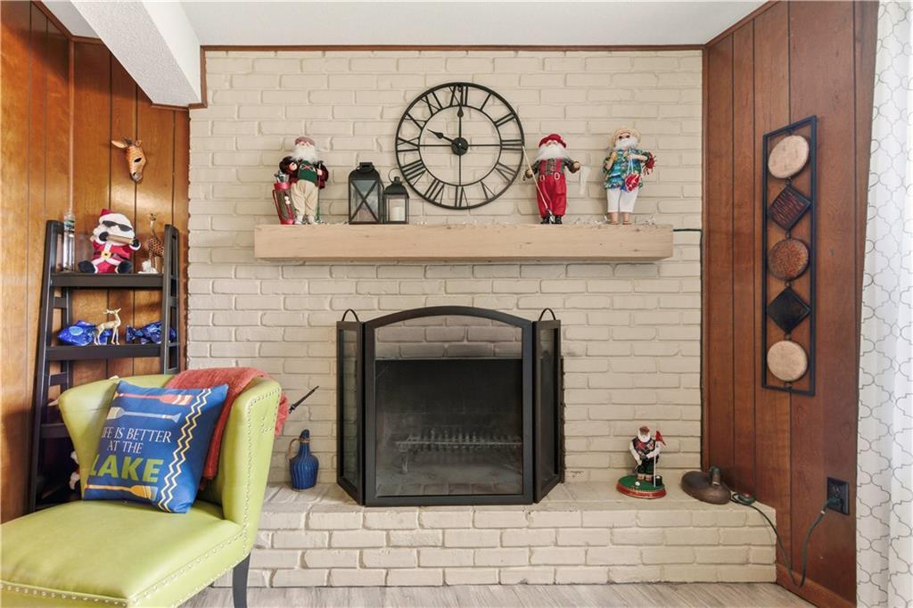 6817 LAKESHORE Drive