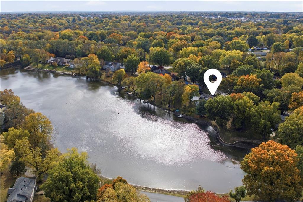 6817 LAKESHORE Drive