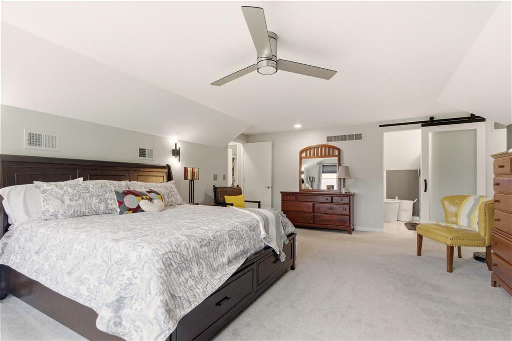 6817 LAKESHORE Drive