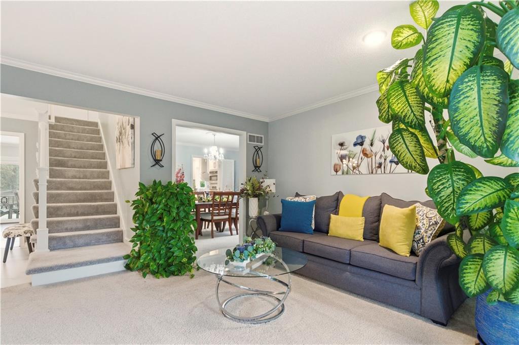 6817 LAKESHORE Drive