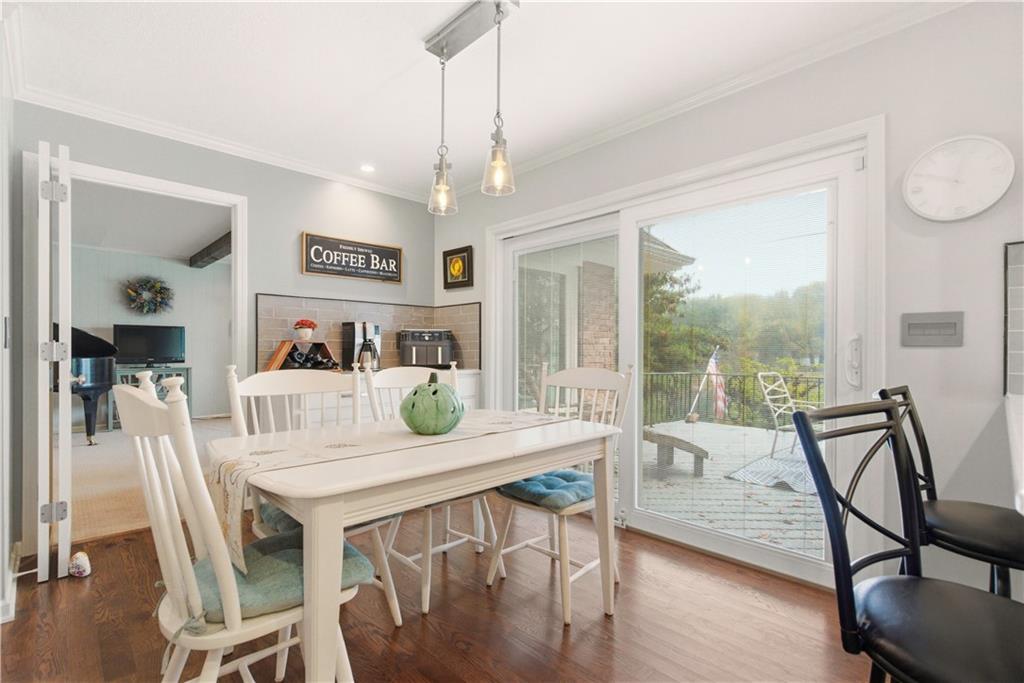 6817 LAKESHORE Drive