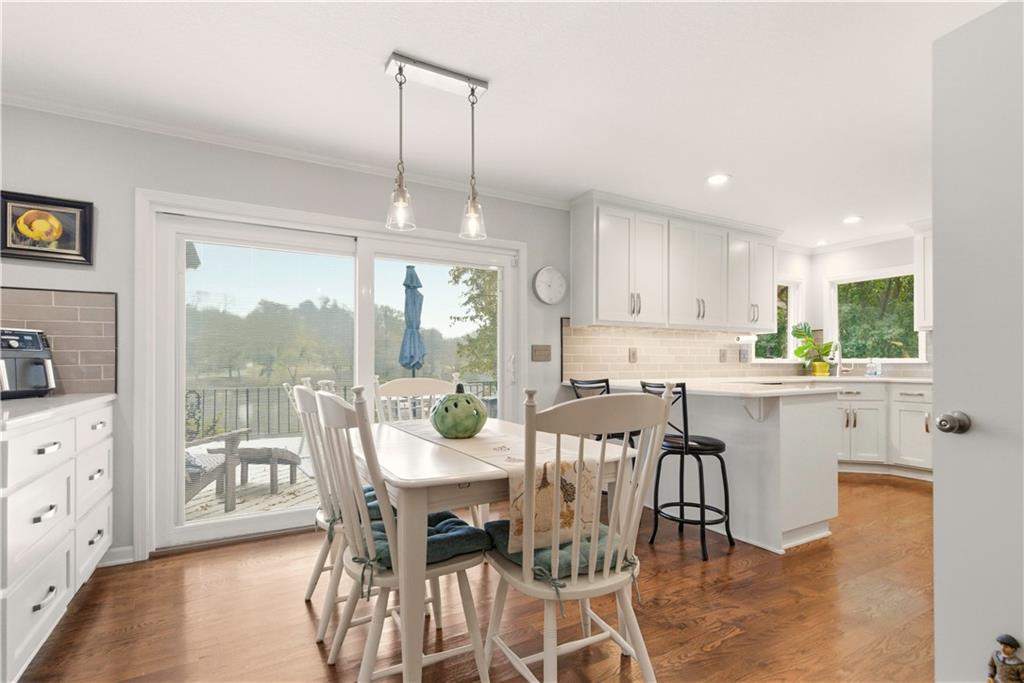 6817 LAKESHORE Drive