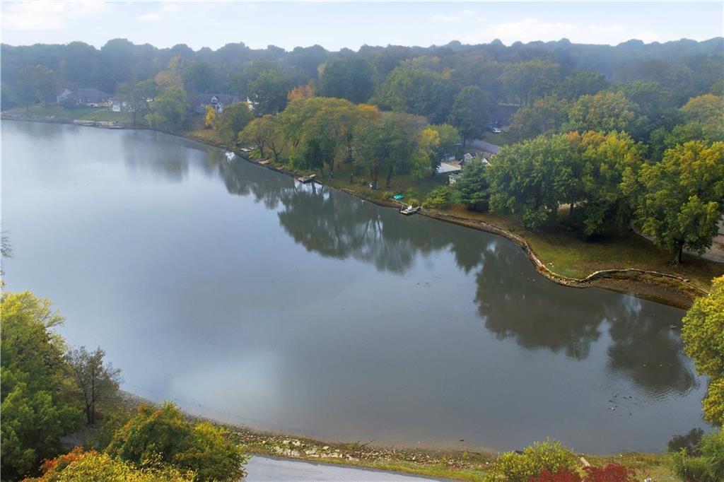 6817 LAKESHORE Drive