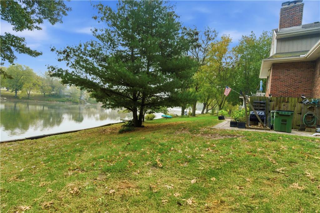 6817 LAKESHORE Drive