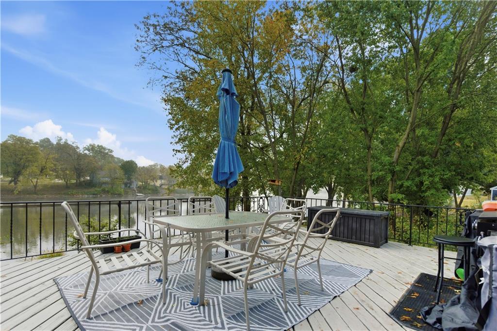 6817 LAKESHORE Drive