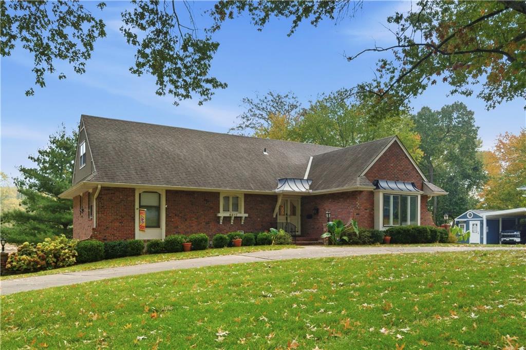 6817 LAKESHORE Drive