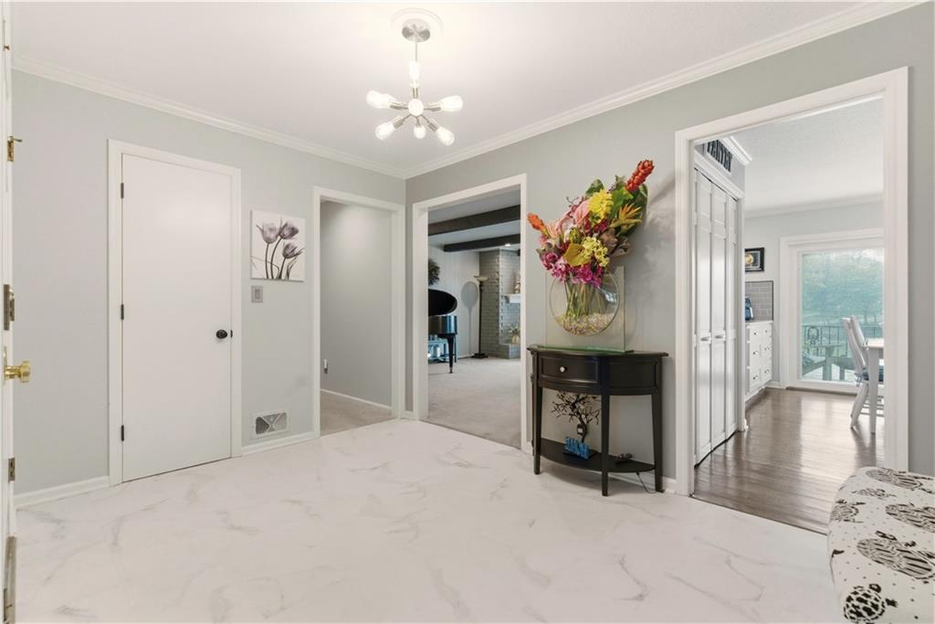 6817 LAKESHORE Drive