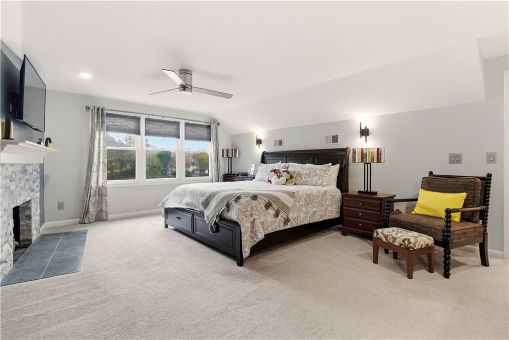 6817 LAKESHORE Drive