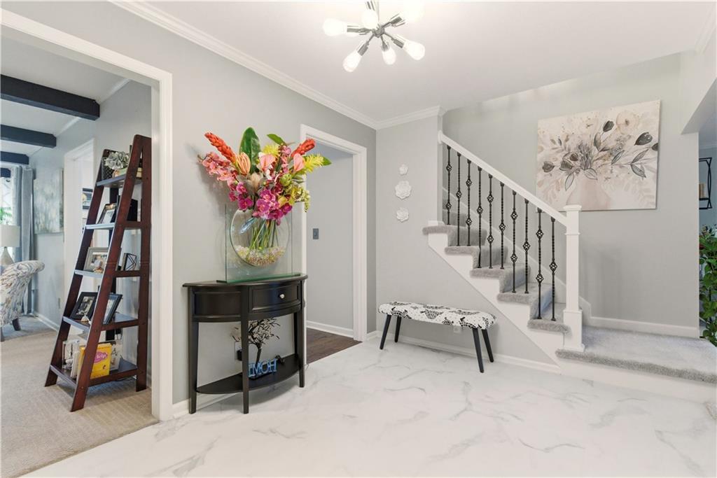 6817 LAKESHORE Drive