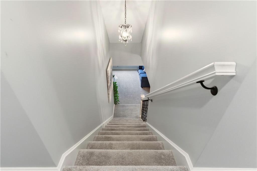 6817 LAKESHORE Drive