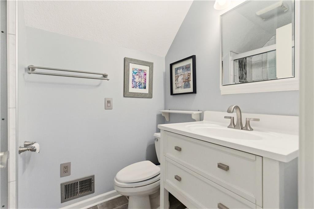 6817 LAKESHORE Drive