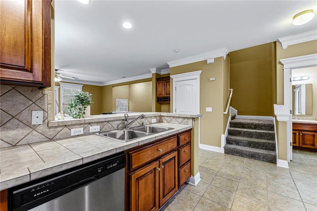 5245 Overland Drive Unit: D4