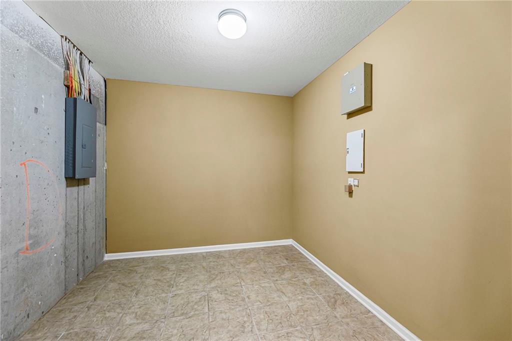 5245 Overland Drive Unit: D4