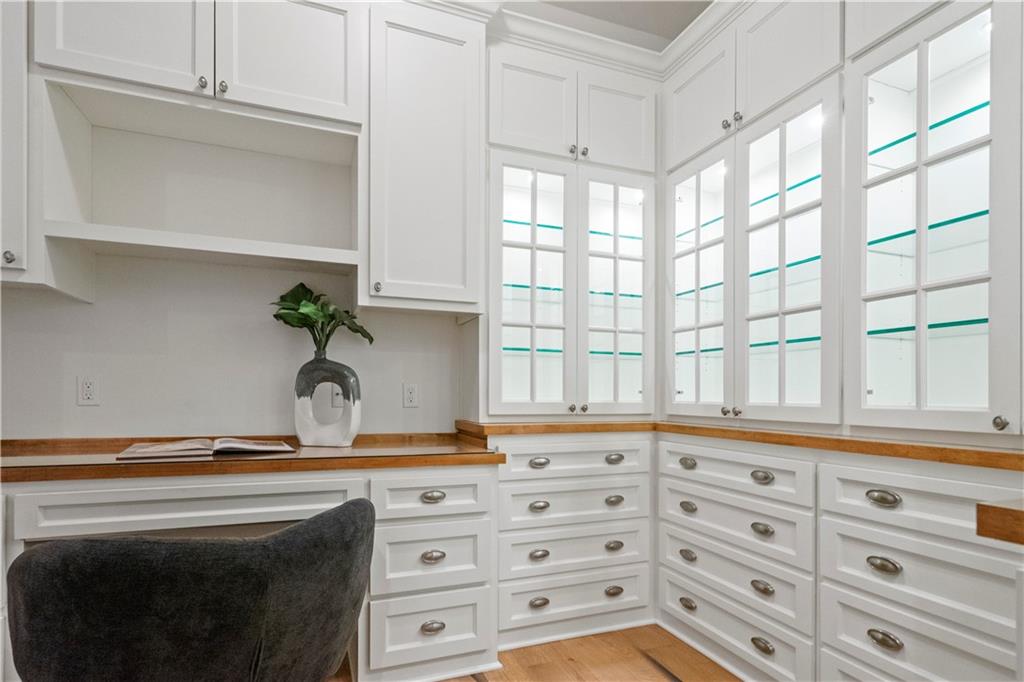 16520 Ballentine Street