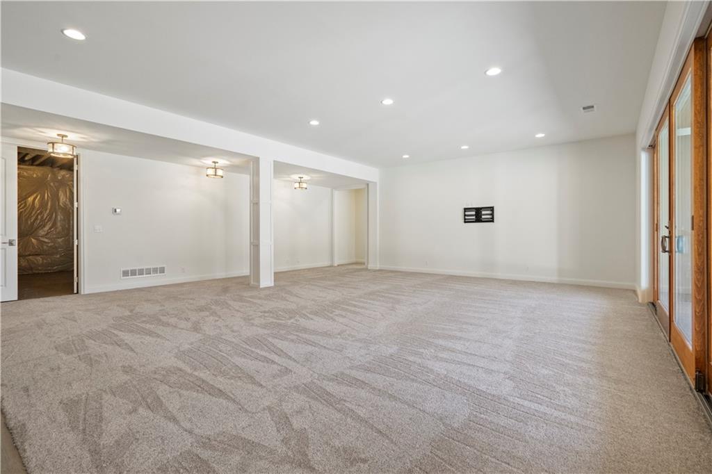 16520 Ballentine Street