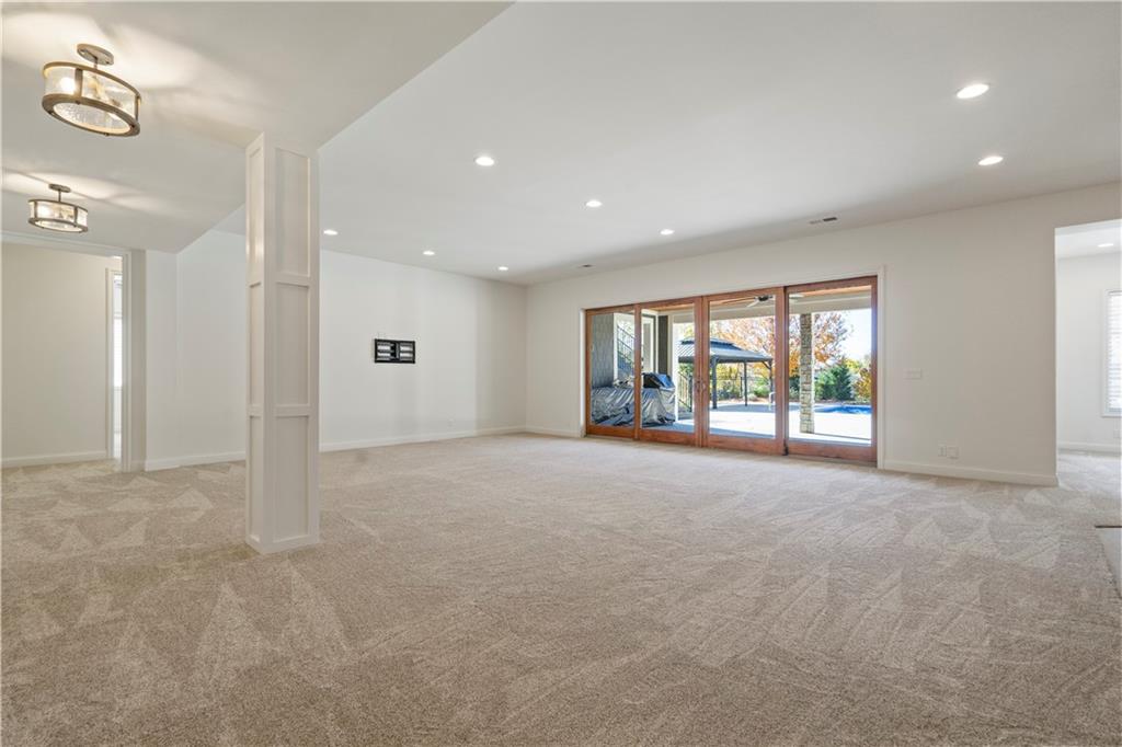 16520 Ballentine Street