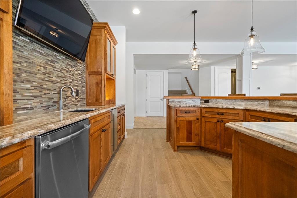 16520 Ballentine Street