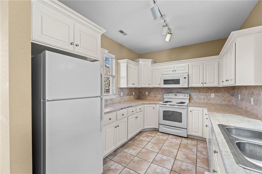 5245 Overland Drive Unit: C12