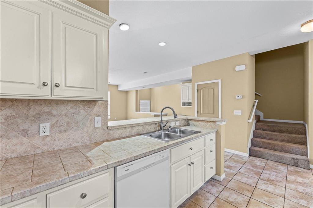 5245 Overland Drive Unit: C12