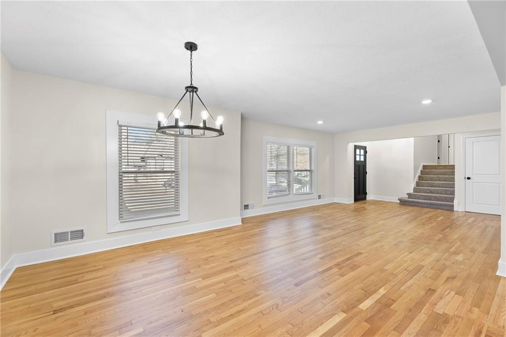 1421 E Stagecoach Drive