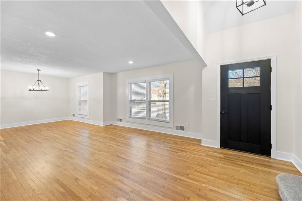 1421 E Stagecoach Drive