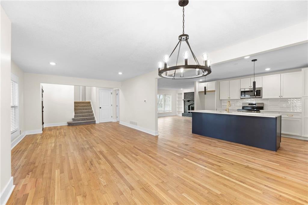 1421 E Stagecoach Drive