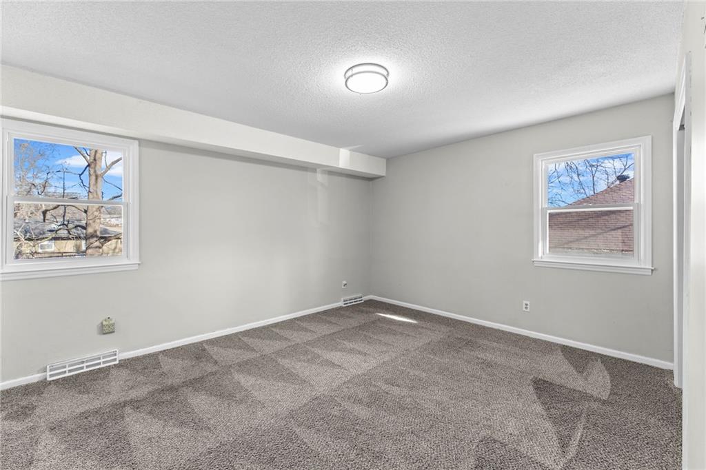 11812 E 56th Terrace