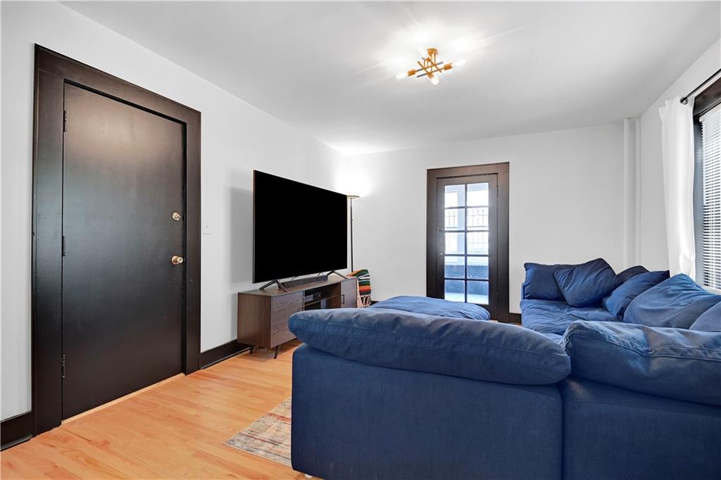 4311 Mercier Street Unit: 1N