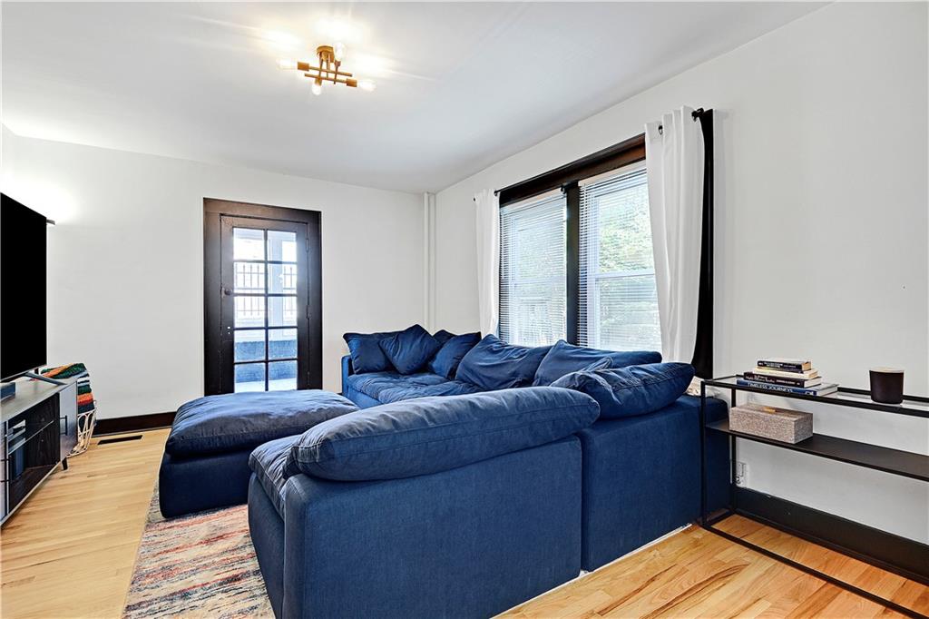 4311 Mercier Street Unit: 1N