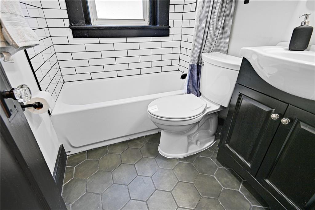 4311 Mercier Street Unit: 1N