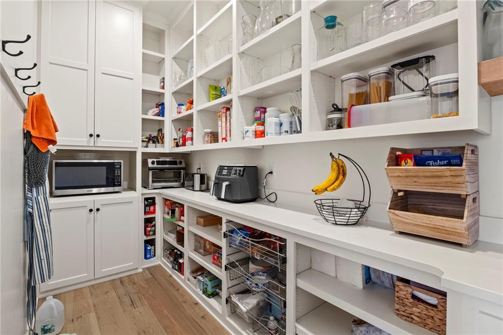 16704 Earnshaw Street