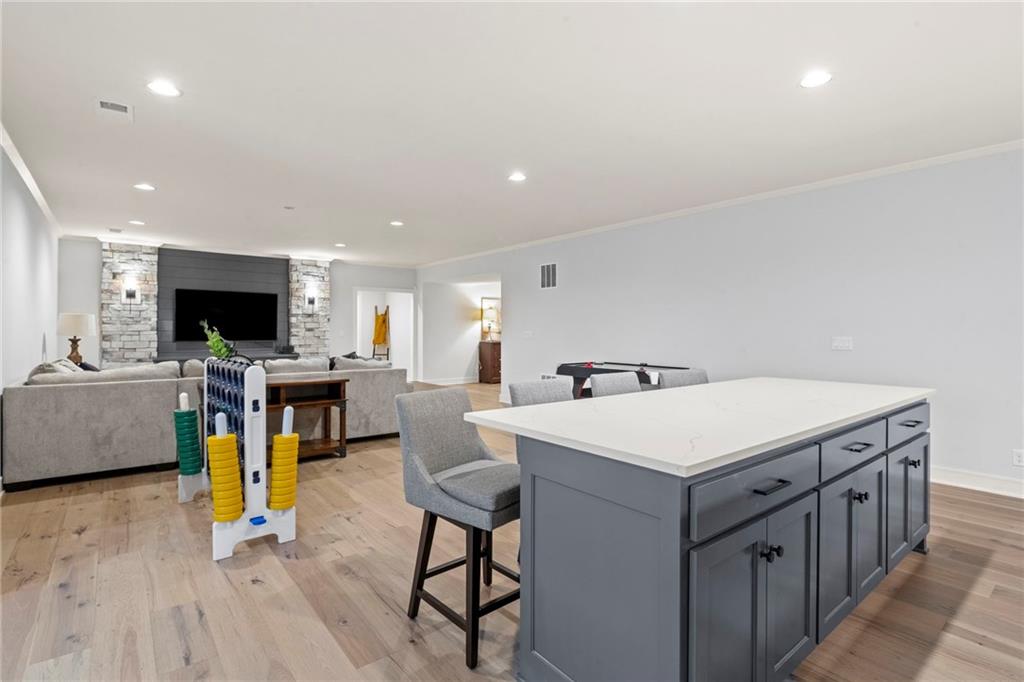 16704 Earnshaw Street