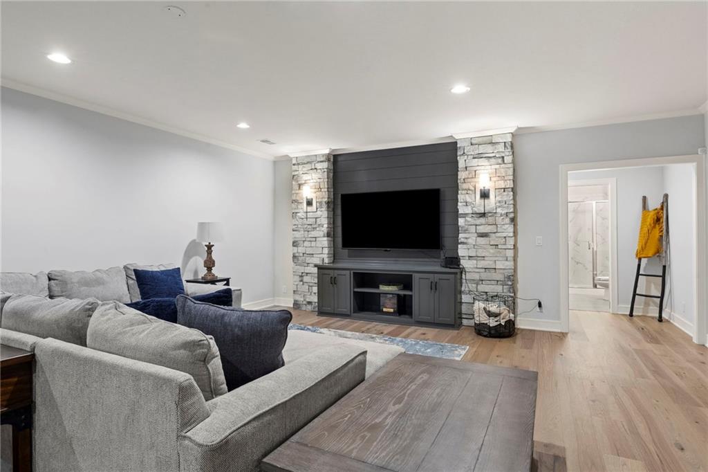 16704 Earnshaw Street